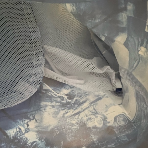 Men's Bugatchi Swim Trunks Blue Tropical Print Size: XL. MSRP: $99 - Picture 2 of 8